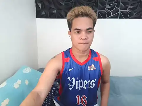 Snapshot of yourmikexxx chatting on 4, 7, 2026 yourmikexxx online show from 4, 7, 2026