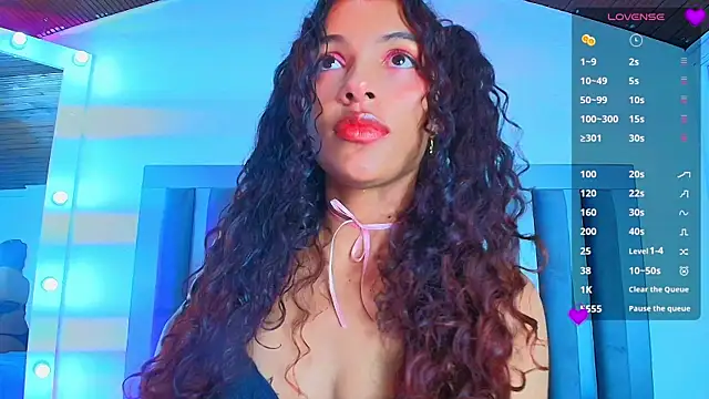 Snapshot of Aylin_valerie chatting on 2, 7, 2026 Aylin valerie online show from 2, 7, 2026