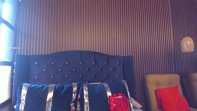 Chloe Belll online show from 30, 6, 2026