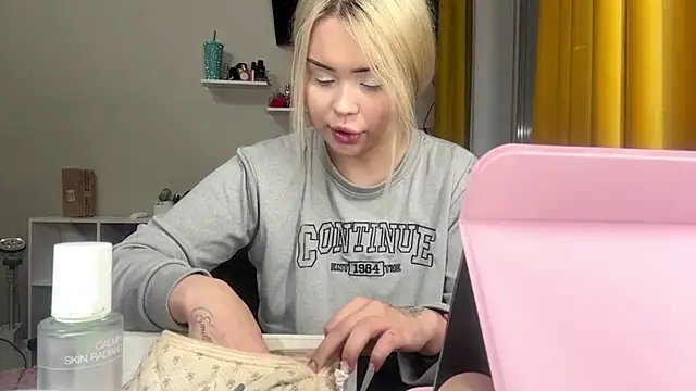 moonluv33 online show from 20, 6, 2026