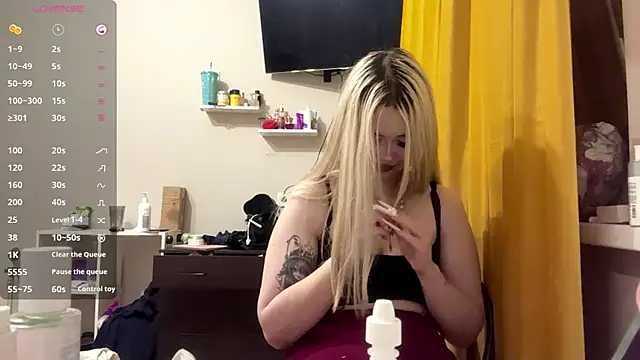 moonluv33 online show from 4, 7, 2026