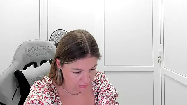 Snapshot of MiaSummerr_ chatting on 17, 7, 2026 MiaSummerr online show from 17, 7, 2026