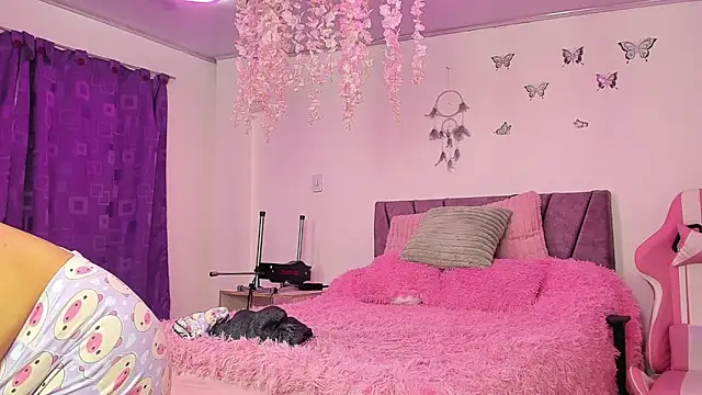 Snapshot of NahomyEvans chatting on 9, 6, 2026 NahomyEvans online show from 9, 6, 2026