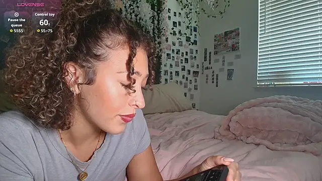 LyraCovee online show from 11, 7, 2026