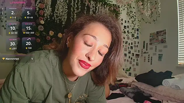 LyraCovee online show from 13, 7, 2026