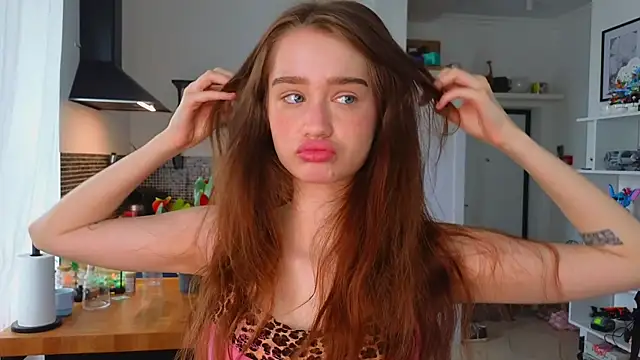 Snapshot of AliviaWithLove chatting on 18, 6, 2026 AliviaWithLove online show from 18, 6, 2026