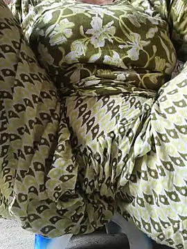 Snapshot of Your_Bhabhi69 chatting on 7, 6, 2026 Your Bhabhi69 online show from 7, 6, 2026