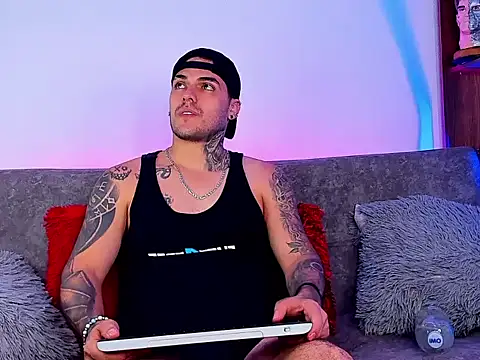 Austin Rayne online show from 17, 7, 2026