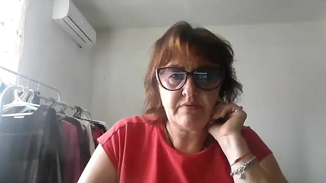 Snapshot of ErikaXShine chatting on 4, 8, 2026 ErikaXShine online show from 4, 8, 2026