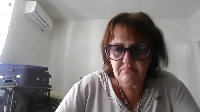 Snapshot of ErikaXShine chatting on 22, 6, 2026 ErikaXShine online show from 22, 6, 2026