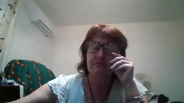 Snapshot of ErikaXShine chatting on 4, 7, 2026 ErikaXShine online show from 4, 7, 2026