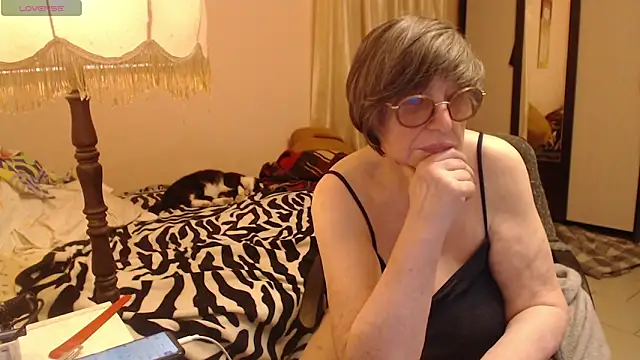 Sharon Amore online show from 2, 10, 2025