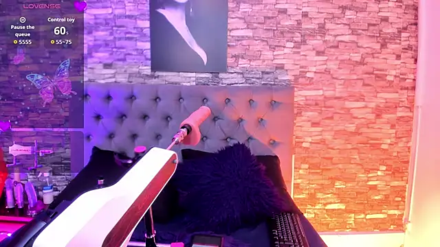 Snapshot of AngeliqueGirard chatting on 12, 6, 2026 AngeliqueGirard online show from 12, 6, 2026