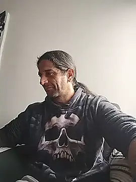 Nightcrawlers online show from 15, 6, 2026