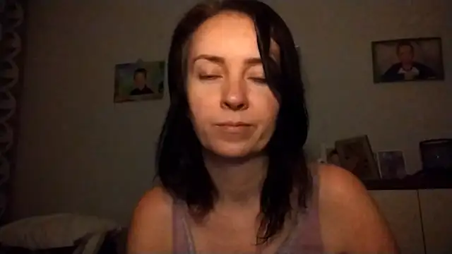 Snapshot of JenniferAlone chatting on 4, 7, 2026 JenniferAlone online show from 4, 7, 2026