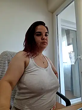 Snapshot of Ella_minnie chatting on 9, 6, 2026 Ella minnie online show from 9, 6, 2026