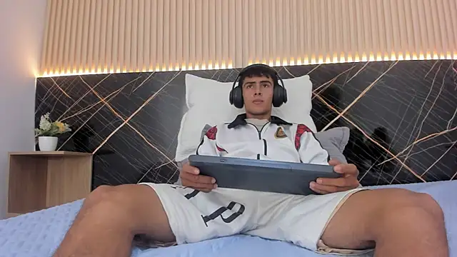 Bruno fox online show from 9, 6, 2026