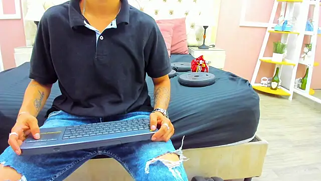 Pixelriott online show from 14, 7, 2026