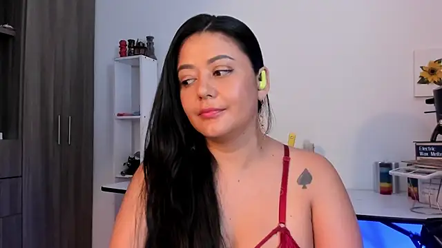 Snapshot of LauraToro_ chatting on 13, 6, 2026 LauraToro online show from 13, 6, 2026