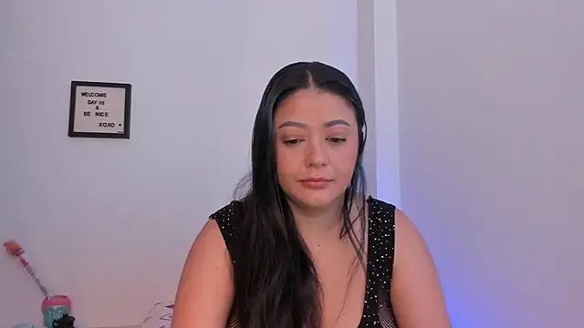 LauraToro  online show from 15, 2, 2026