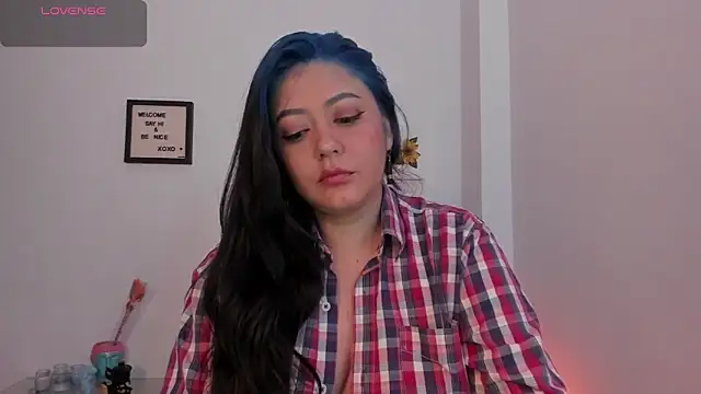 LauraToro  online show from 7, 3, 2026