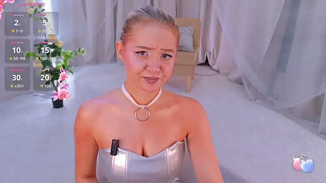 OlliviaBr0wn online show from 23, 7, 2026