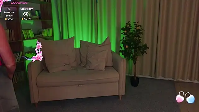 OlliviaBr0wn online show from 22, 7, 2026
