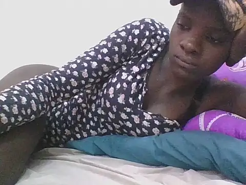 Snapshot of ebonypetite2 chatting on 10, 7, 2026 ebonypetite2 online show from 10, 7, 2026