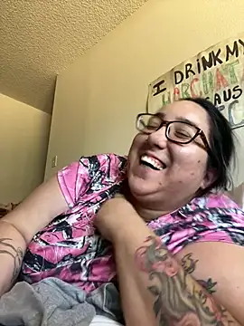 Snapshot of LatinaXQueen2 chatting on 21, 6, 2026 LatinaXQueen2 online show from 21, 6, 2026