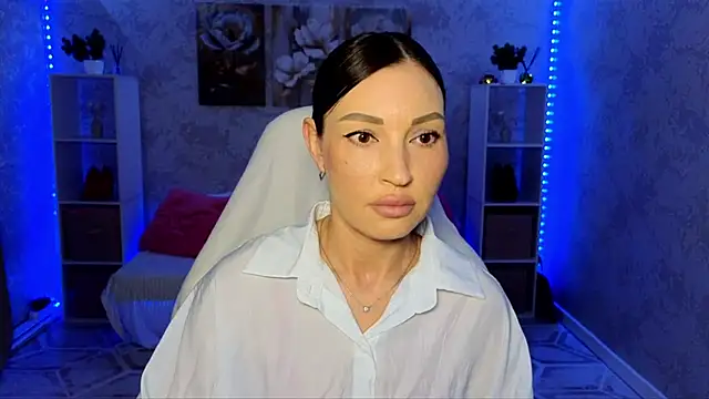 NikoleMills online show from 7, 7, 2026