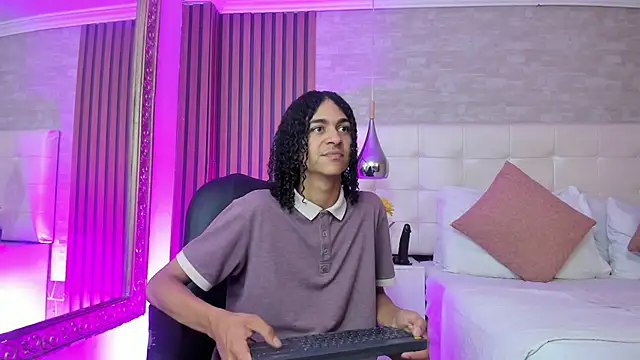 Snapshot of KyleeSmiith chatting on 23, 6, 2026 KyleeSmiith online show from 23, 6, 2026