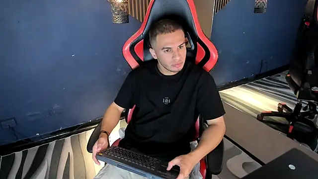Snapshot of TomasDuquee chatting on 12, 6, 2026 TomasDuquee online show from 12, 6, 2026