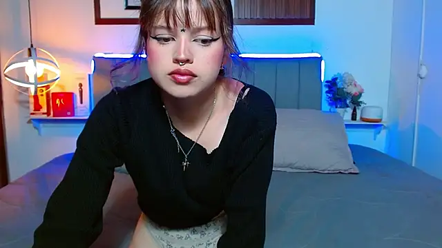 Snapshot of Evelynn_fox_ chatting on 25, 6, 2026 Evelynn fox online show from 25, 6, 2026