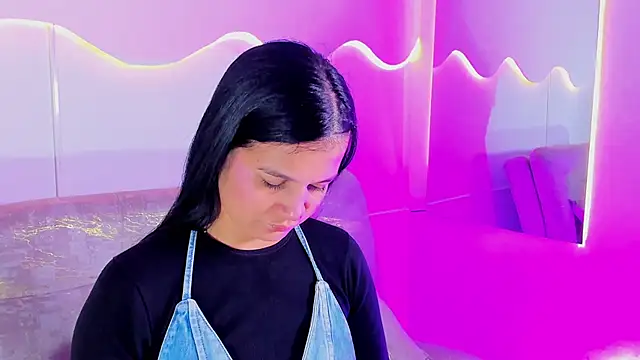 MiaHansson online show from 21, 6, 2026