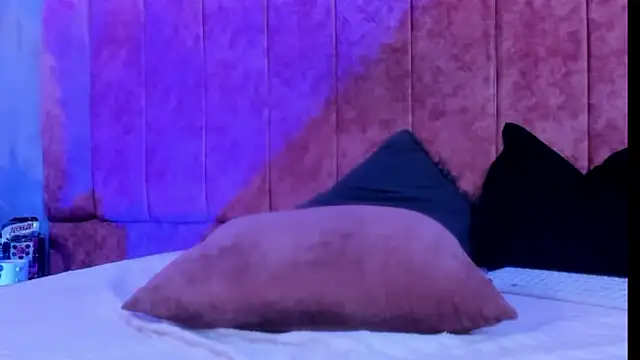 MiaRossee- online show from 6, 7, 2026
