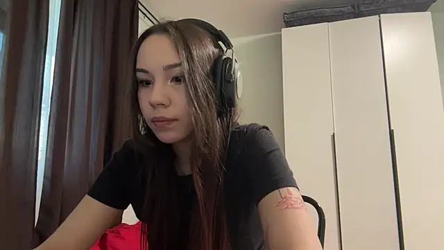 HotGirlMilla online show from 19, 6, 2026