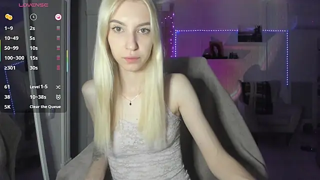 Snapshot of LunaWhiteXX chatting on 1, 7, 2026 LunaWhiteXX online show from 1, 7, 2026