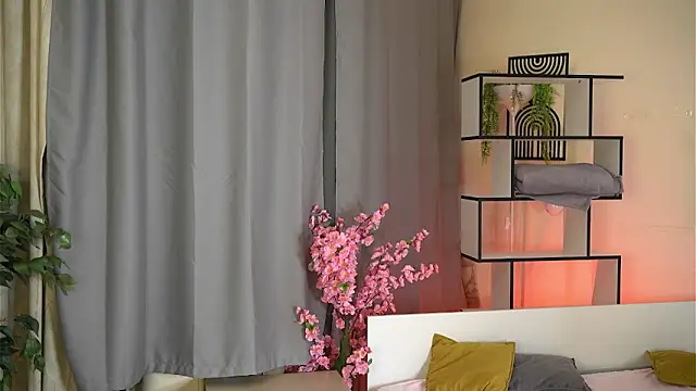 TinselFox online show from 17, 7, 2026