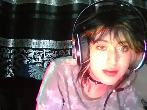 kittenpasive30 online show from 15, 6, 2026