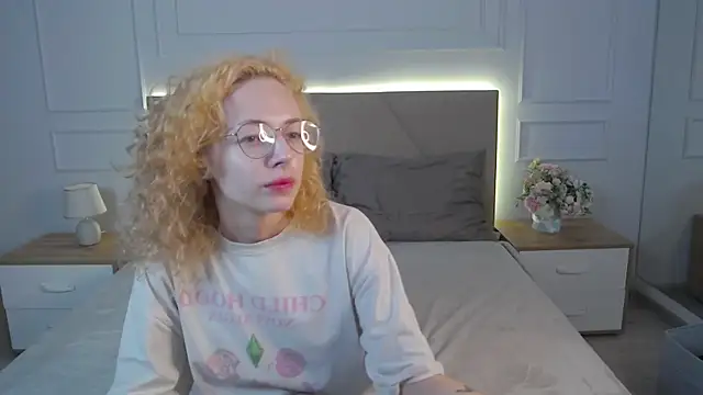 MiaVelmont online show from 12, 7, 2026