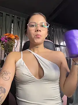 Snapshot of ashleytravis_Bless chatting on 13, 6, 2026 ashleytravis Bless online show from 13, 6, 2026