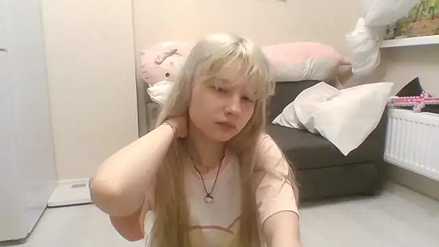 Snapshot of DinaKolter chatting on 17, 7, 2026 DinaKolter online show from 17, 7, 2026