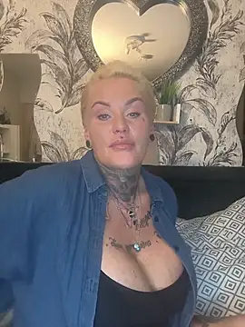 Snapshot of InkedMissLaBaehm chatting on 15, 6, 2026 InkedMissLaBaehm online show from 15, 6, 2026