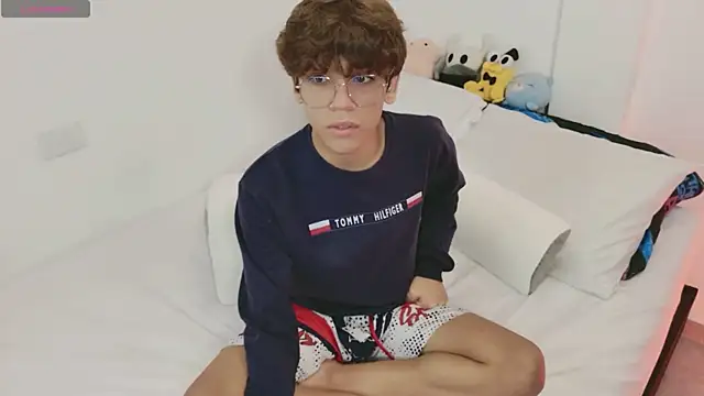 Samy Twink online show from 25, 7, 2026
