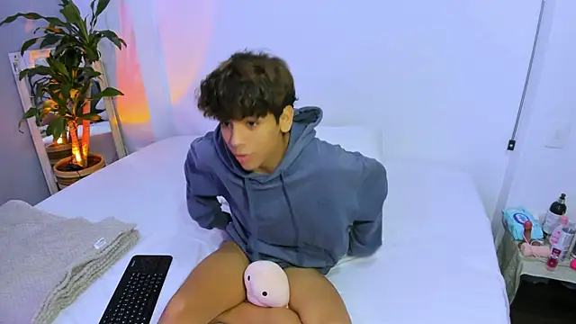 Samy Twink online show from 25, 6, 2026