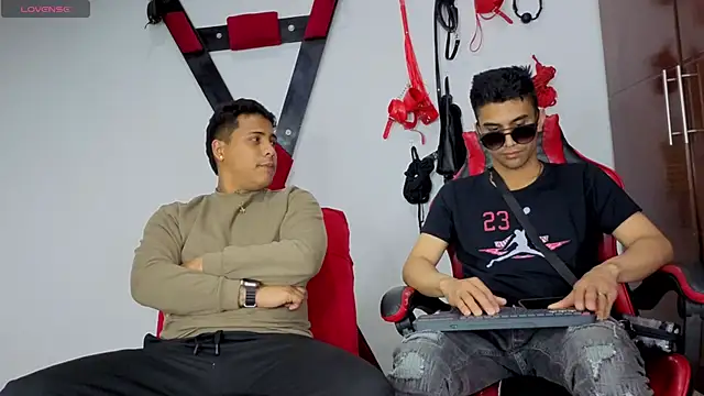 Snapshot of Alejandro_and_Deiby chatting on 19, 6, 2026 Alejandro and Deiby online show from 19, 6, 2026