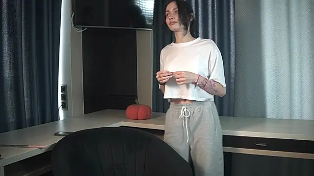 ErminiaBiles online show from 14, 6, 2026