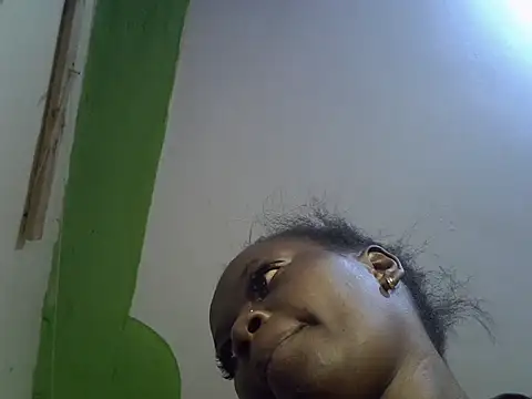 Snapshot of Laurachocolate chatting on 15, 6, 2026 Laurachocolate online show from 15, 6, 2026