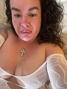 Mayaa xx  online show from 1, 7, 2026