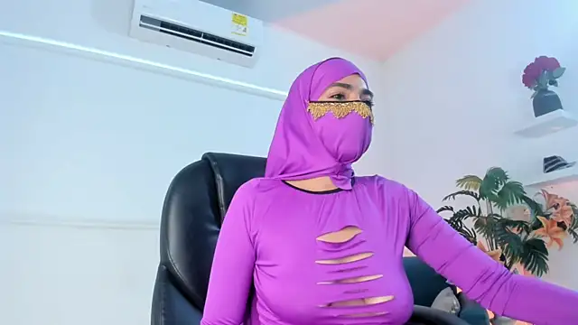 Snapshot of halima_fara chatting on 12, 6, 2026 halima fara online show from 12, 6, 2026